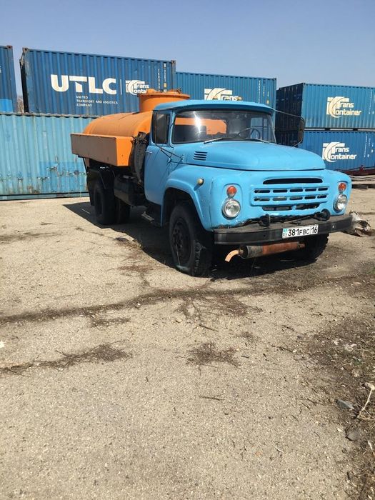 Бензовоз в хорошем состоянии