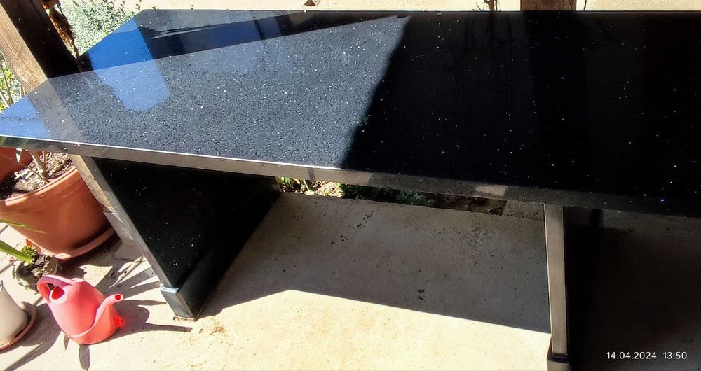 Маса от гранит. .