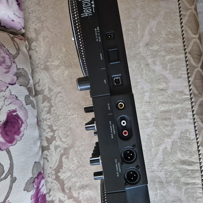 Consolă Hercules DJ Control Inpulse T7