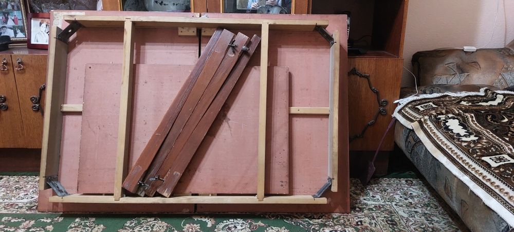 Стол раздвижной,  деревянный