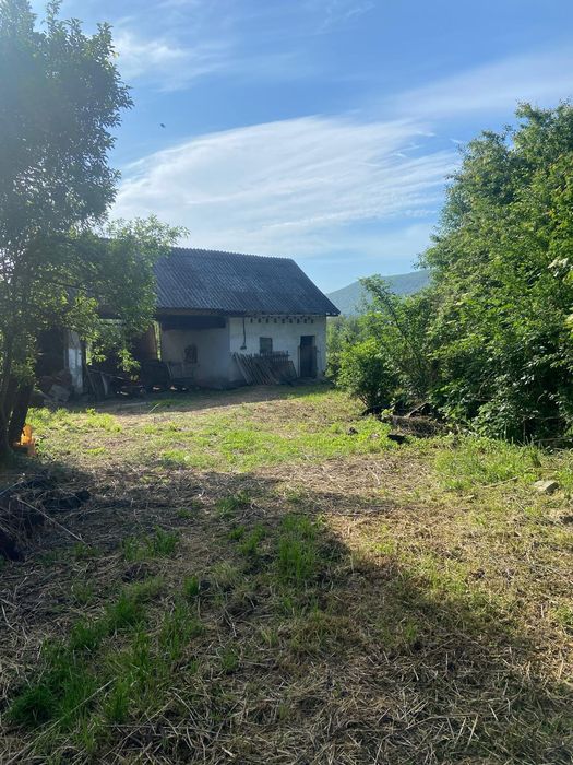 Casă de vânzare la țară, cu anexe și priveliște superbă   ideală pentr