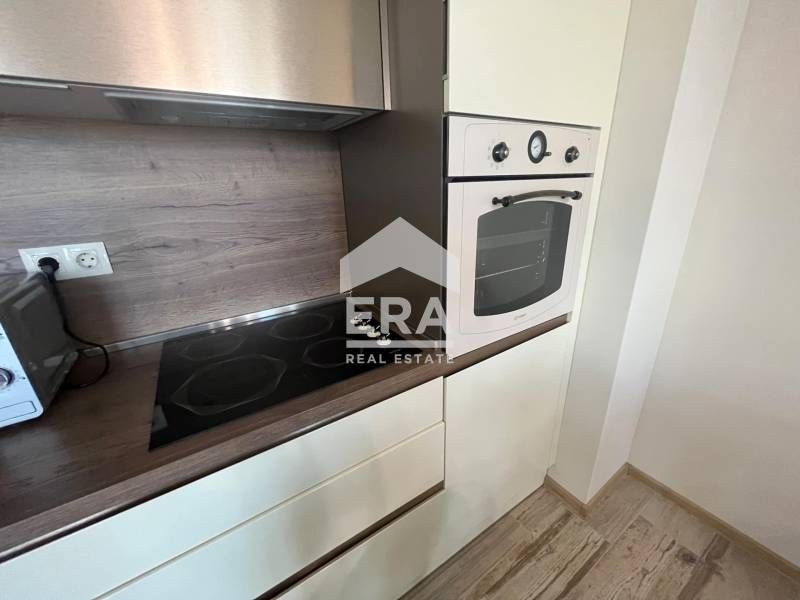 Тристаен обзаведен апартамент за продажба, в затворен тип комплекс Вар