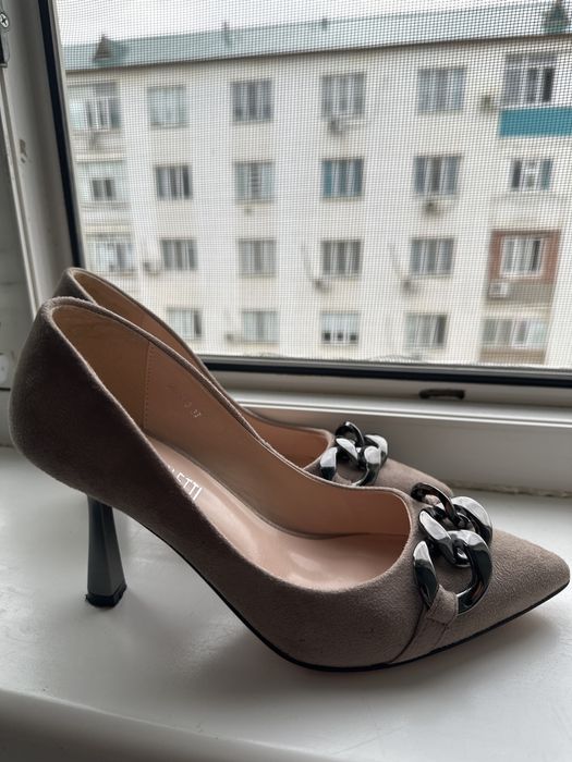 Туфли бежевые размер 37