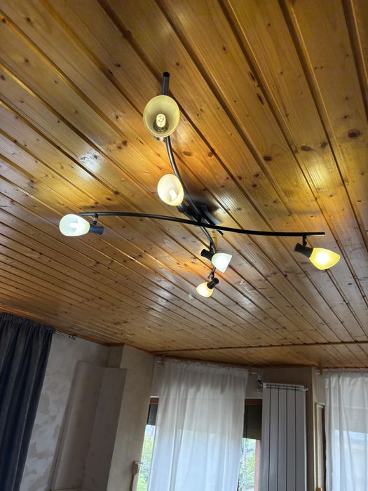 Vand lustre diferite modele , pretul difera intre modele.