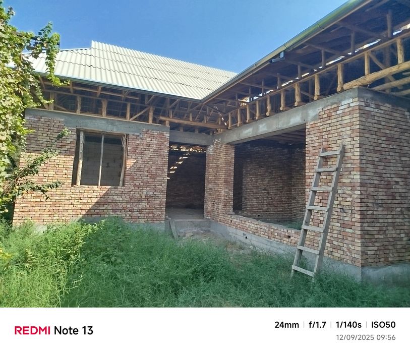 5 sotixli 5 ta xona plus oshxona sotiladi.