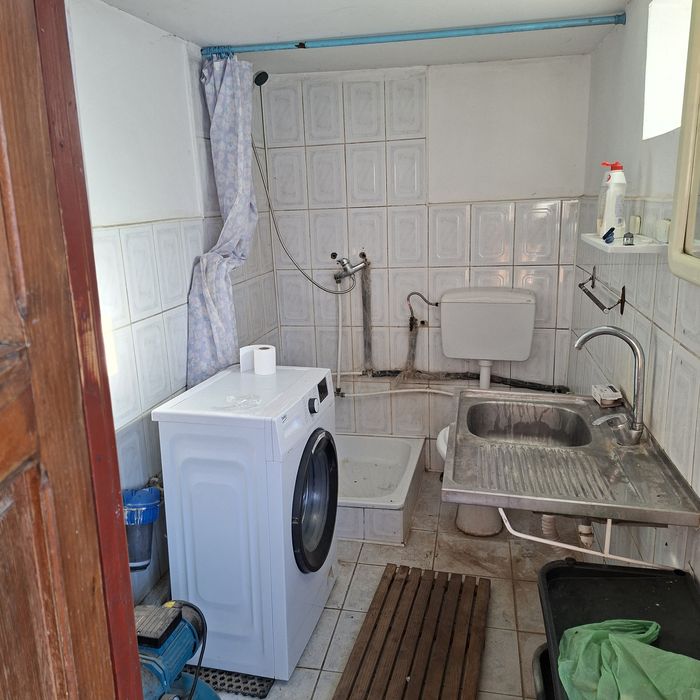 Casa batrineasca de vinzare