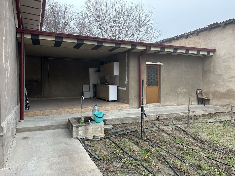 Ховли уй сотилади 6 сотих Олмаликда узимизники 67 да