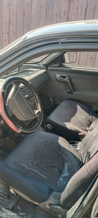Продам машину, кузов требует ремонта.