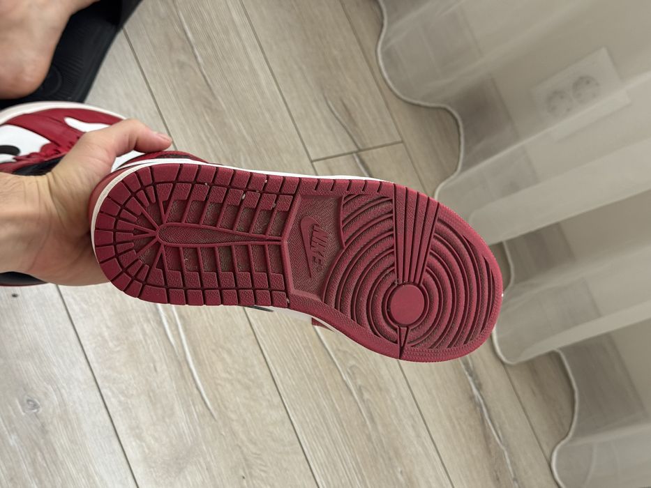 Обувки Jordan 1 Retro High Chicago 42ри Номер
