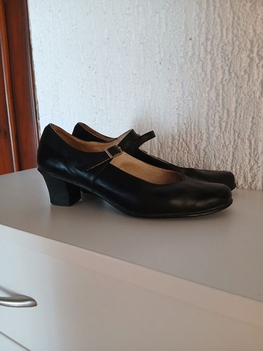 Дамски обувки за народни танци