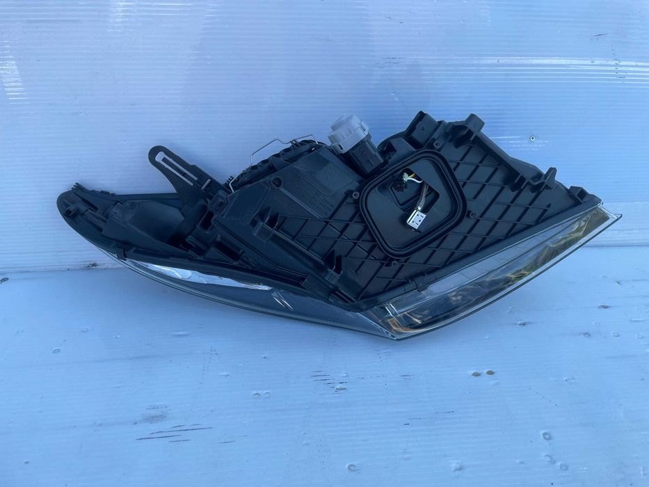 Far stanga xenon Renault Megane 3 2009-2013 nou original Renault