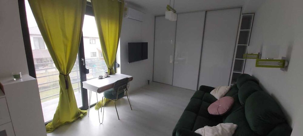 Casă spațioasă cu panouri fotovoltaice și încălzire în pardoseală