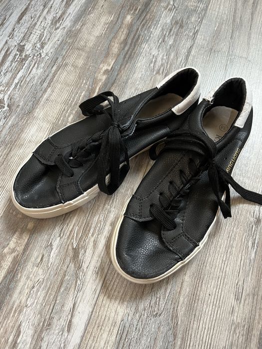 Спортни обувки