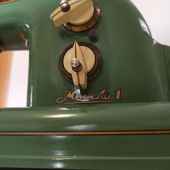 Швейная машина Тула модель1