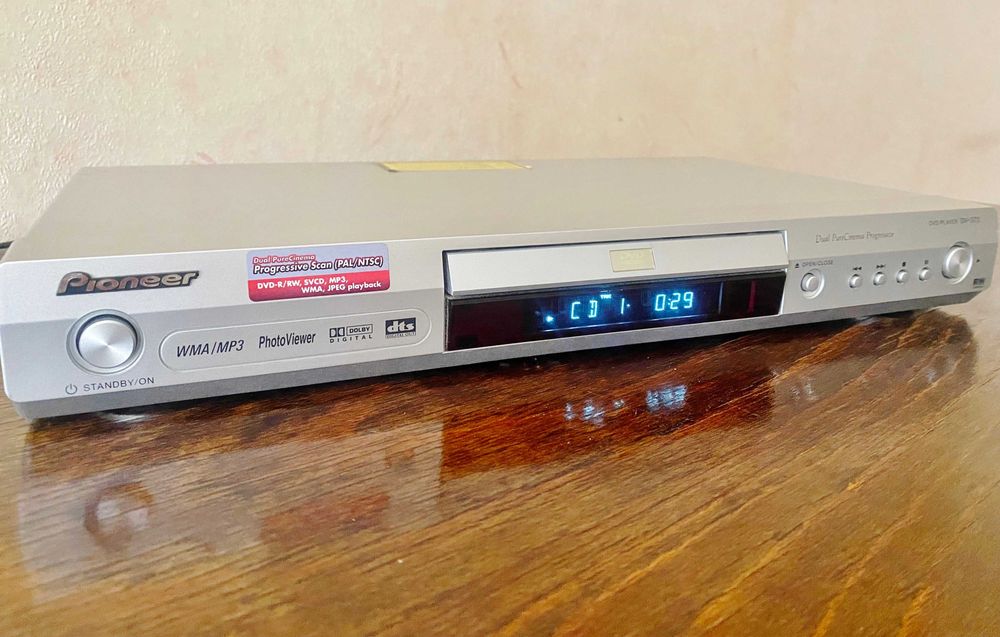 Разпродажба - 30€. PIONEER DV-373-S DVD PLAYER + Подарък