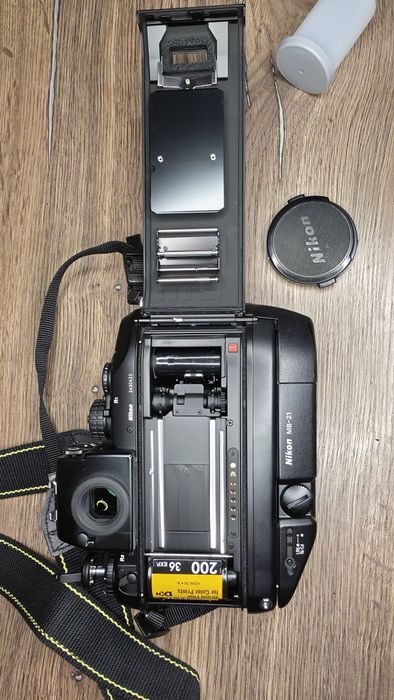 NIKON F4S + Nikon 28-70 f3.5-4.5 D
