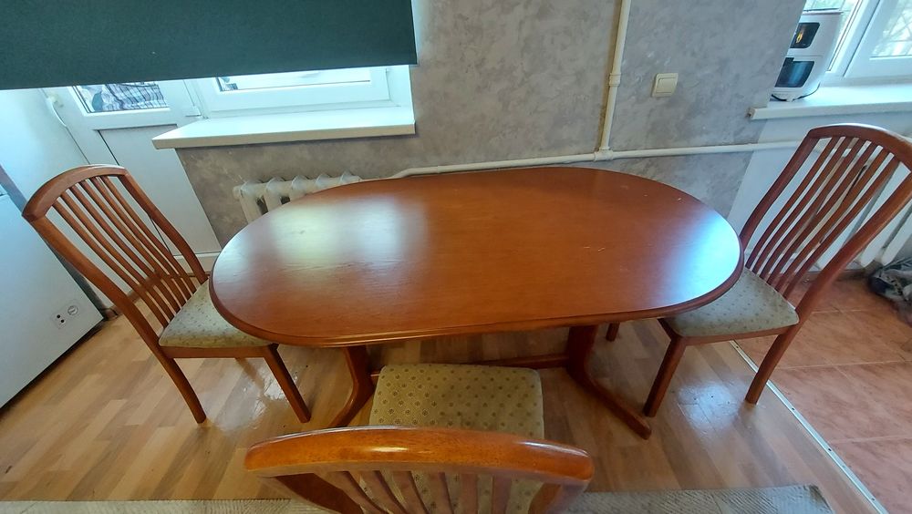 Продам стол и 4 стула