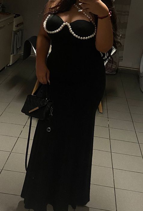Rochie cu bijuterie din perle