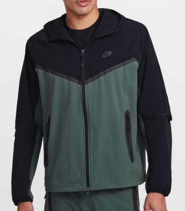 Nike tech woven  size M