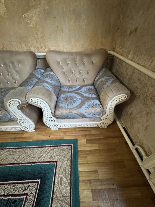 Диван и два кресла