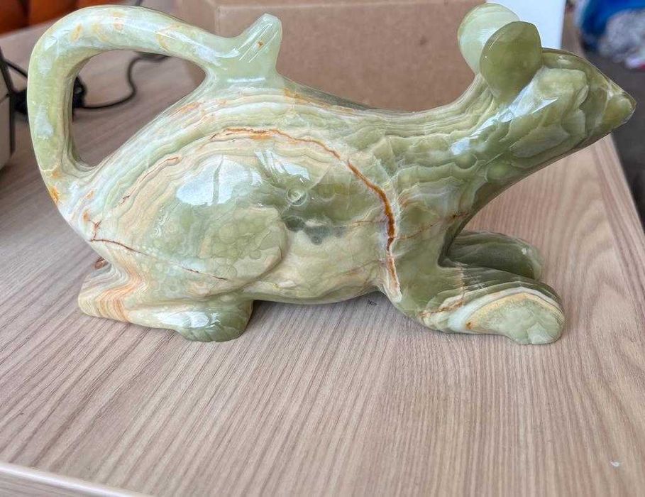 Статуэтка из оникса