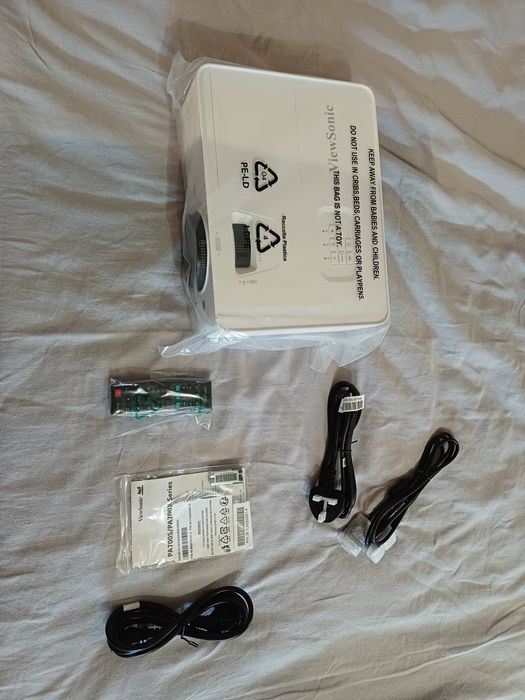 Проектор - чисто нов