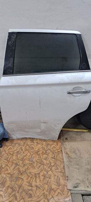 Продам дверь от митсубиси аутлендер 2012г