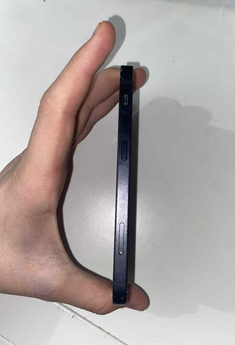 iPhone 12 mini почти чисто нов ползван е 2месеца