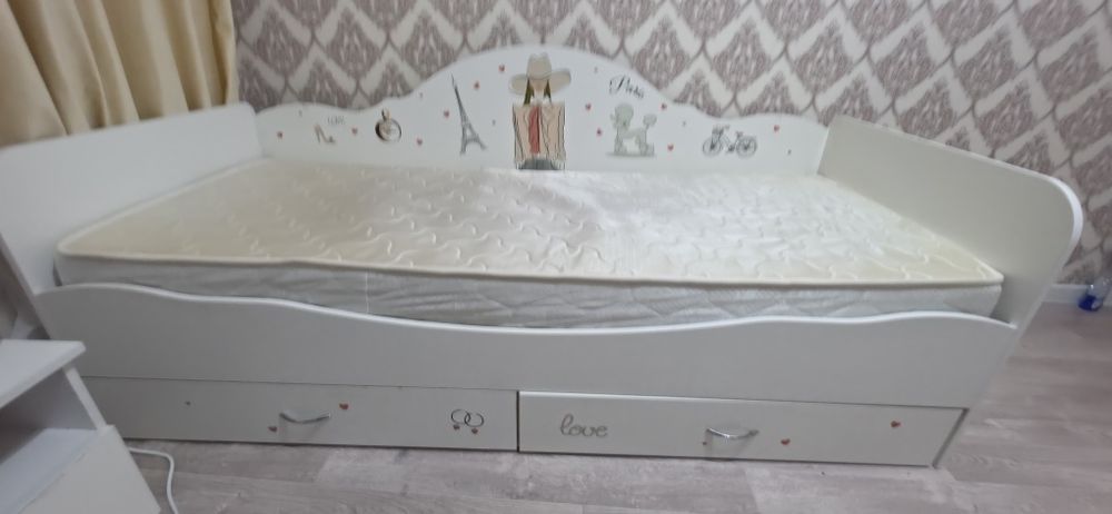 Кровать с матрасом