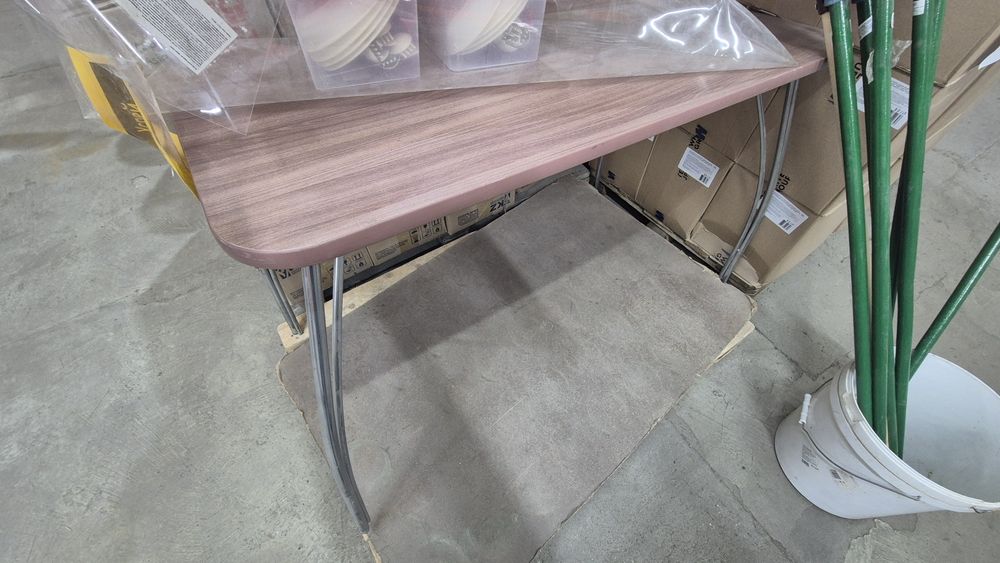 Продам кухонный стол