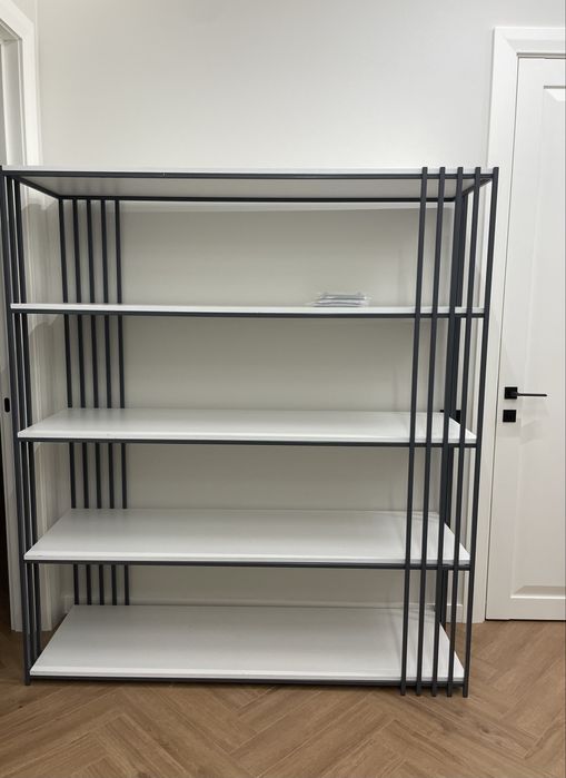 Стеллаж для шоурума и магазина