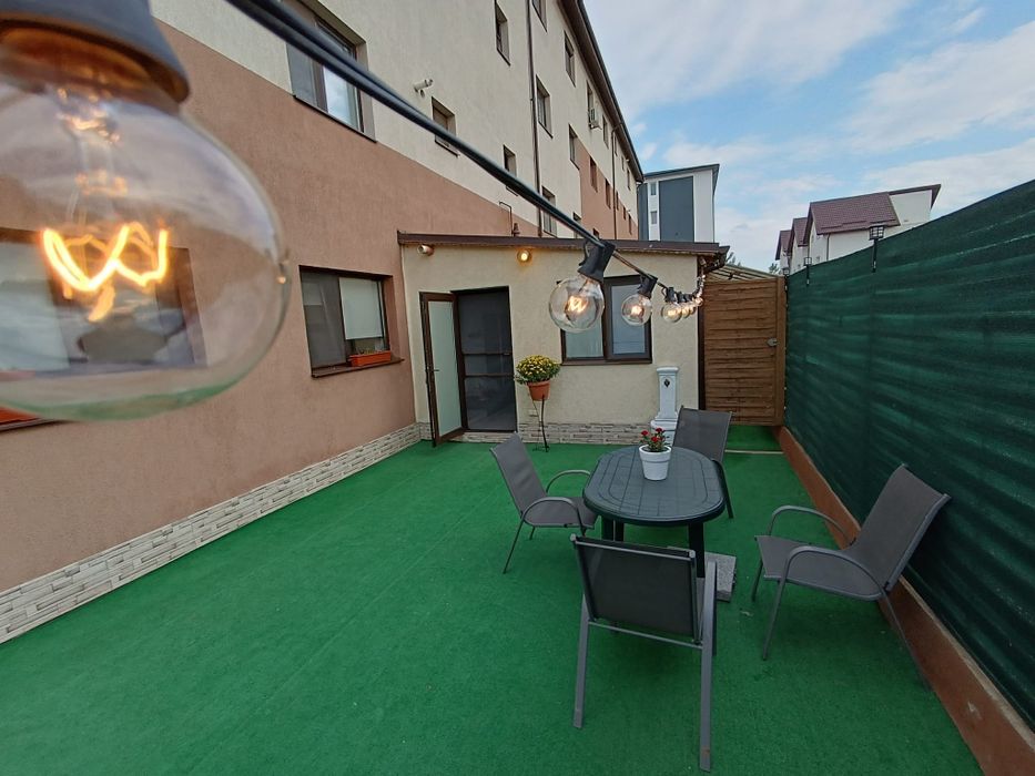 Apartament 3 camere curte proprie  2 locuri de parcare