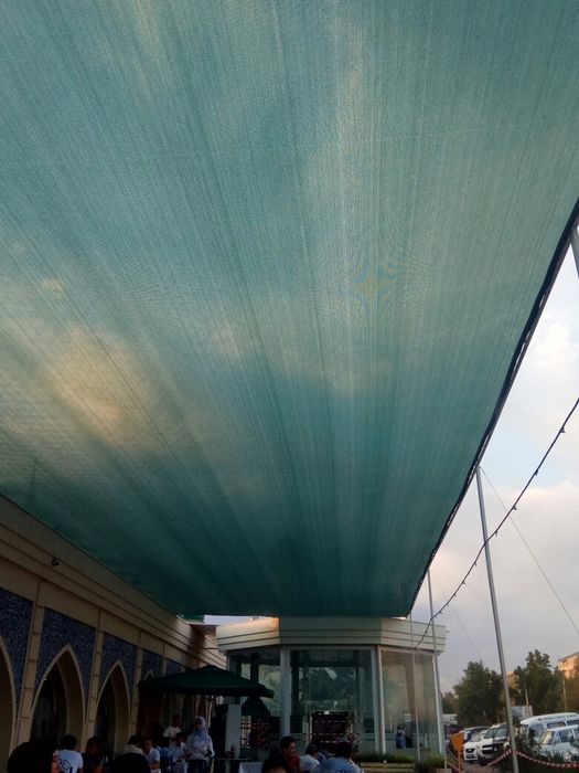 Установка солнце защитной сеткой и установка микроклимата