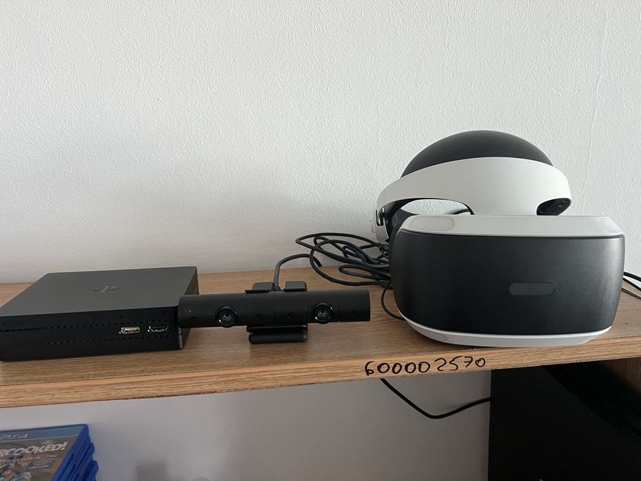 Ps4 pro with monnitoore asus 144 hz with a web cam and vr and 12 game
