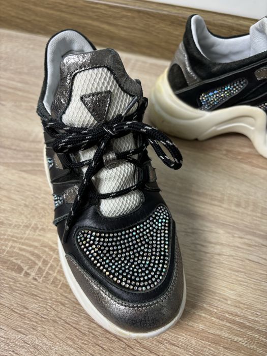 Adidasi piele superbi