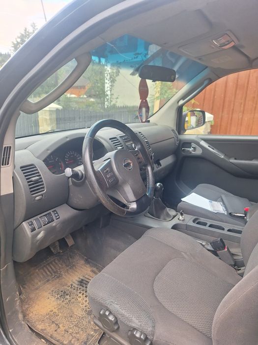 Vând nissan navara