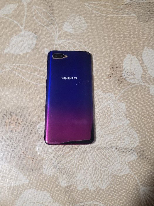 Продам оппо с сломанным дисплеем