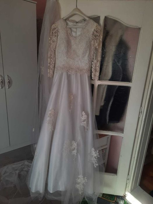 Rochie mireasa purtata o data