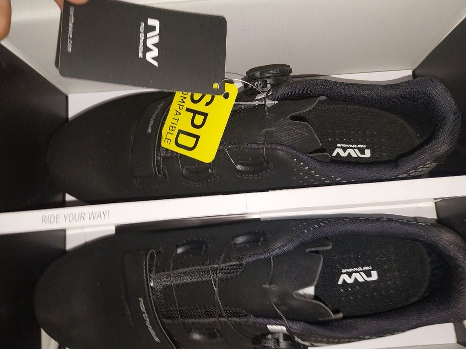 Pantofi de ciclism north West cu etichetă!