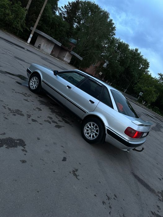Машина  Ауди 80 Б4