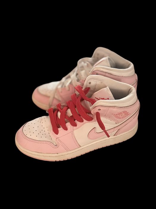 Vând Air Jordan 1 Mid GS „Pink Foam / Fire Red” – Mărimea 36 (US 4Y) – Stare Bună