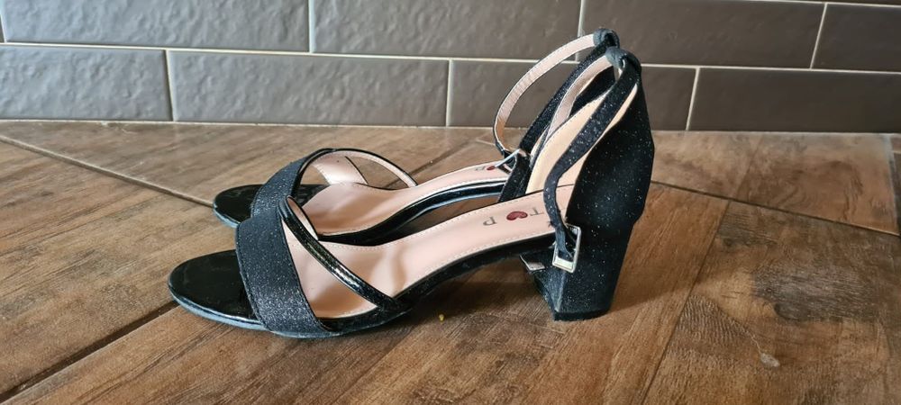 Vand 4 p sandale elegante