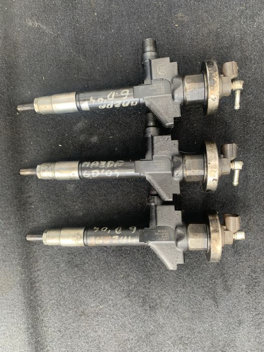 Injectoare Mazda 6 2.0 D 100KW 136CP 2002-2007 DENSO 13H50B