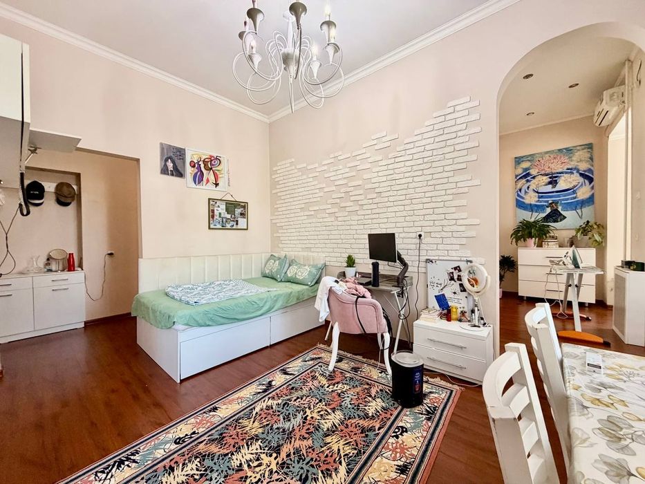 Минор метро 2/3/3 Сталинка 60м²