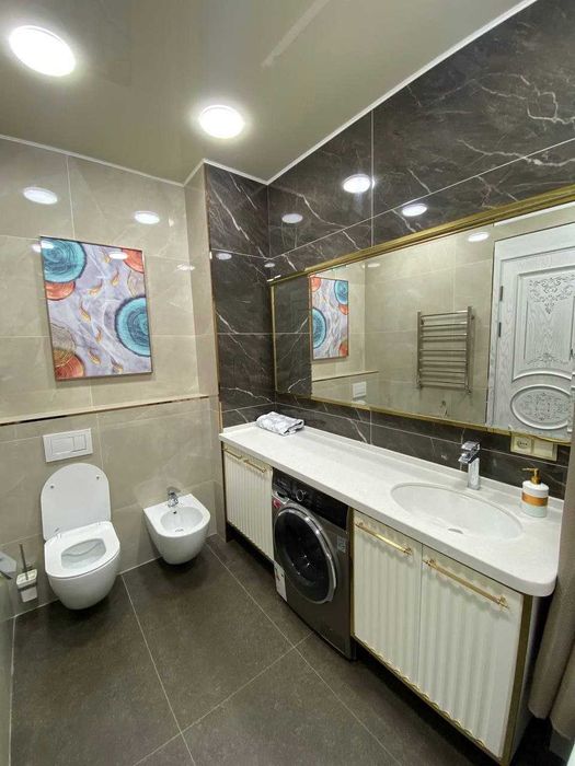 Продается квартира 
Шайхонтахурский район
ЖК Boulevard 111м2+терасса