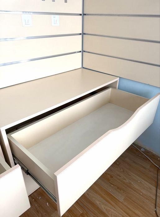 Търговско оборудване за магазин аптека,магазин за бижута и за дрехи