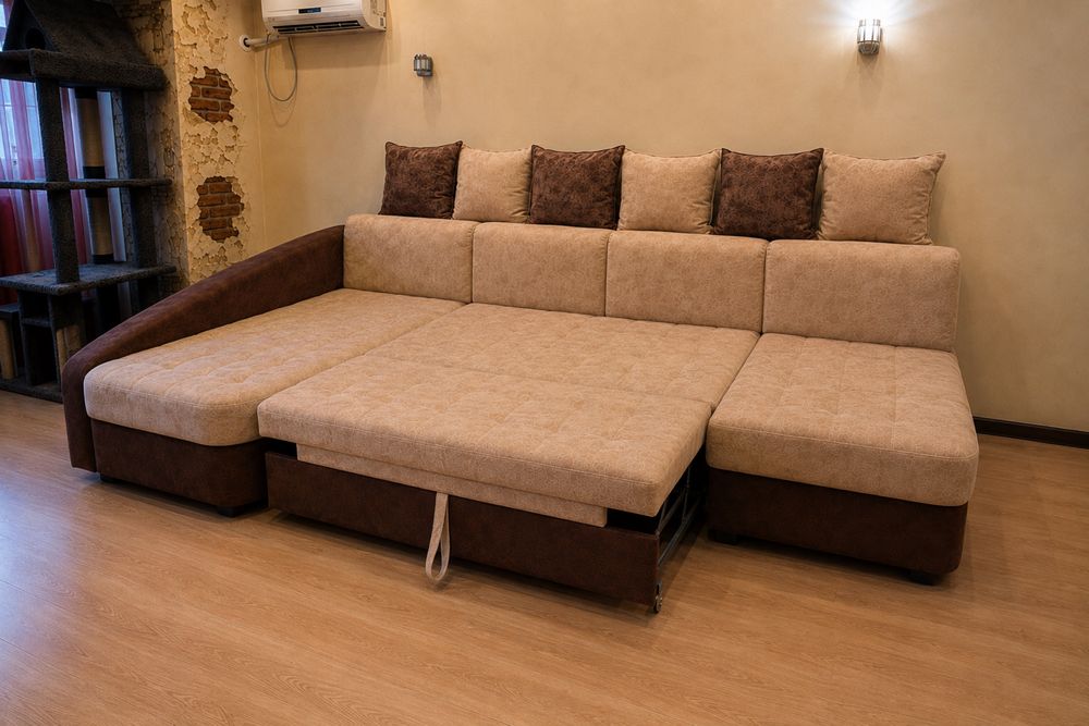 Buyurtma asosida tayyorlangan katta burchakli divan-krovat sotiladi