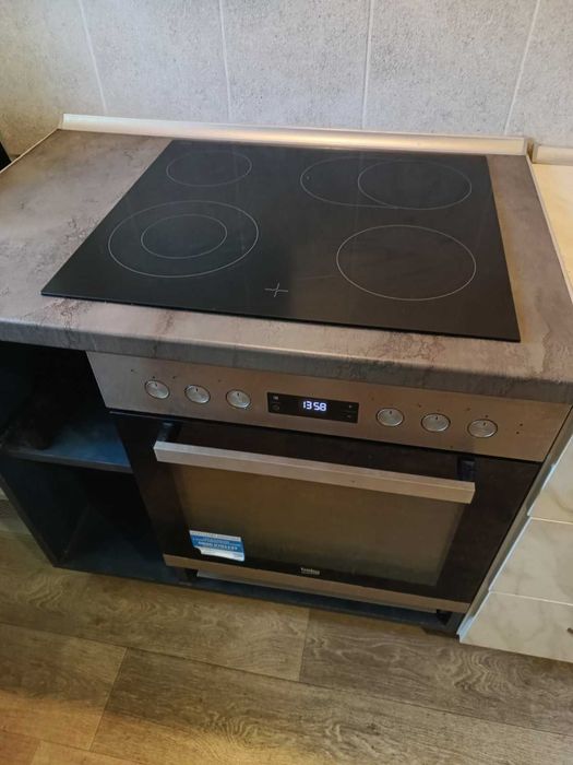 Фурна за вграждане + керамичен плот "BEKO" - 260 €