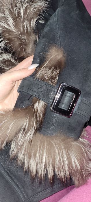 Дамски кожух от естествена агнешка кожа и яка от лисица