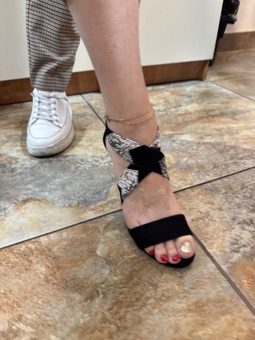 Босоножки новые